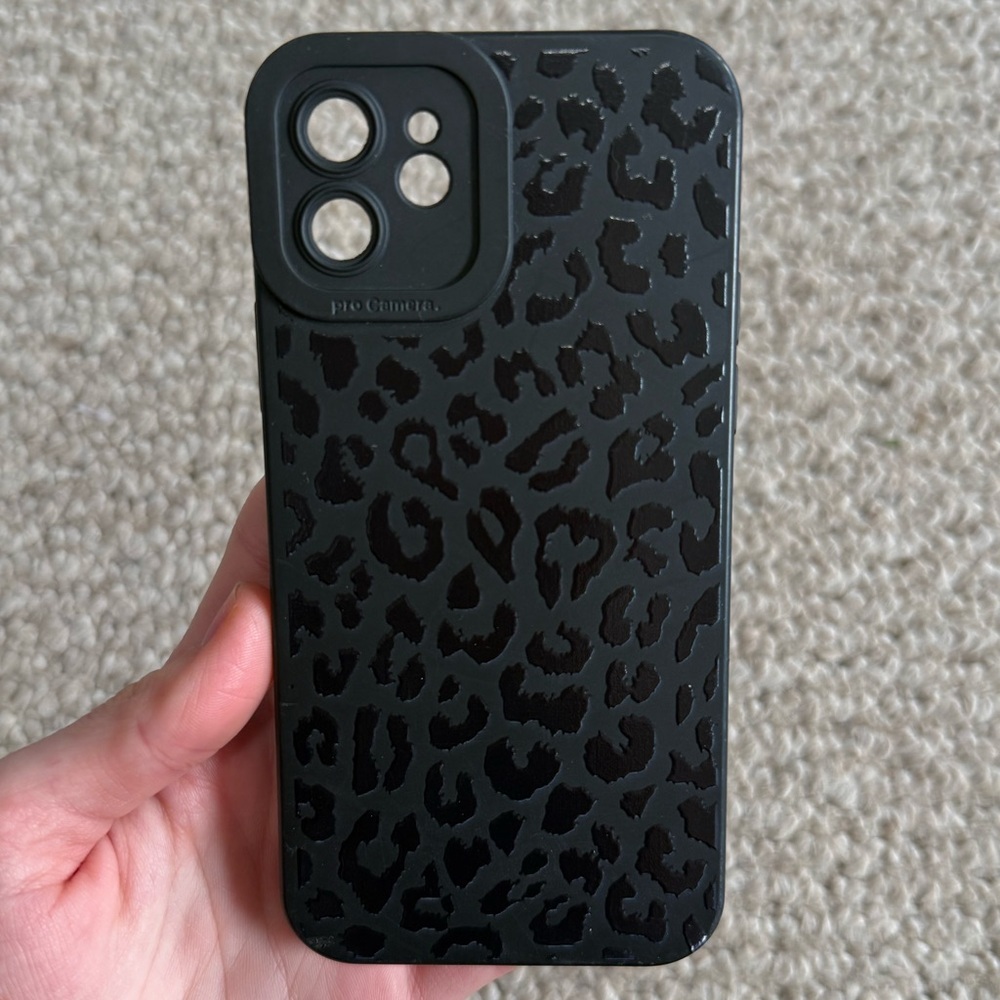 Bundle of Animal Print IPhone 12 Cases - Picture 4 of 5